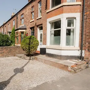 Well Located 3 Bedroom In With Parking Chester