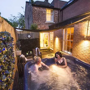 Апартаменты Chester Apartments, Честер
